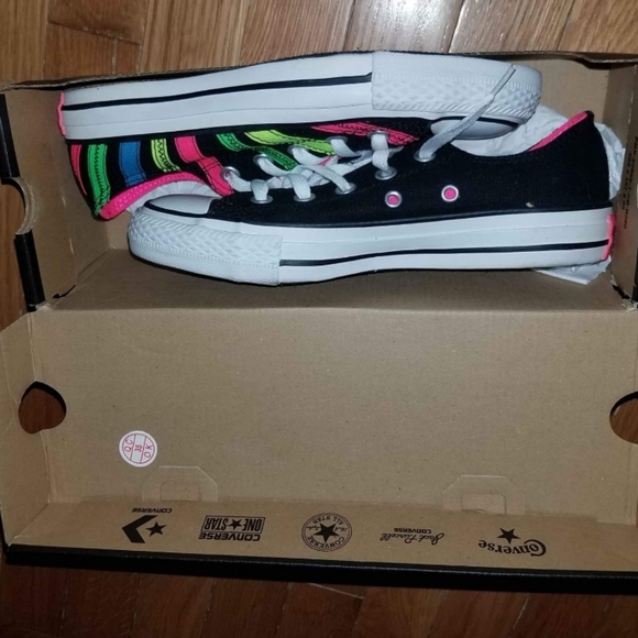 CONVERSE SIZE 6 MULTICOLOR IN BOX Women's Teens - Picture 9 of 10